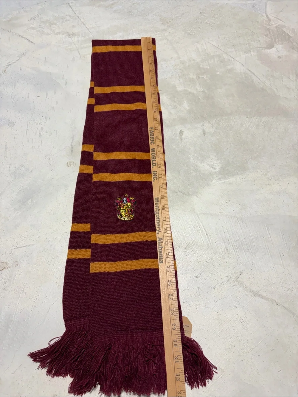 Wizarding world of Harry Potter NWT Gryffindor Knit Scarf in Maroon & Gold